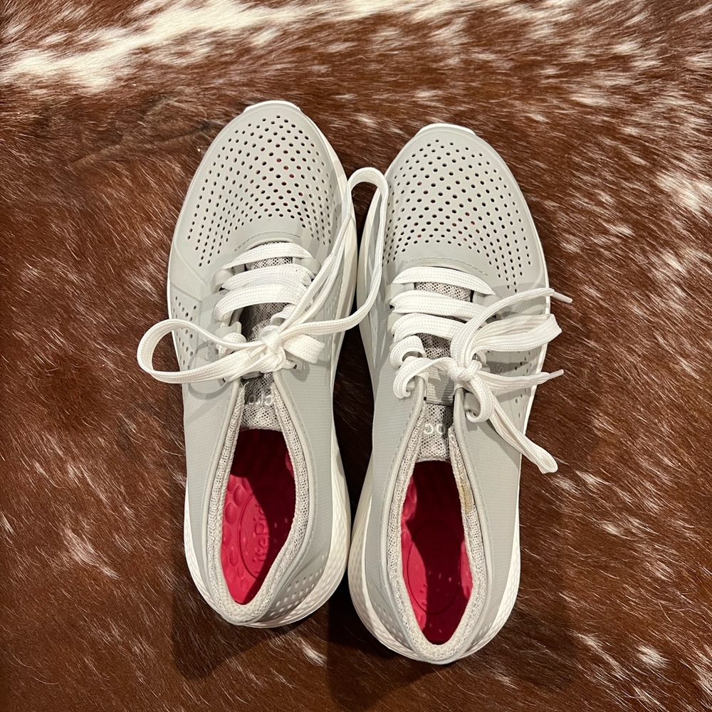 Light grey tennis shoes, size 8 crocs
